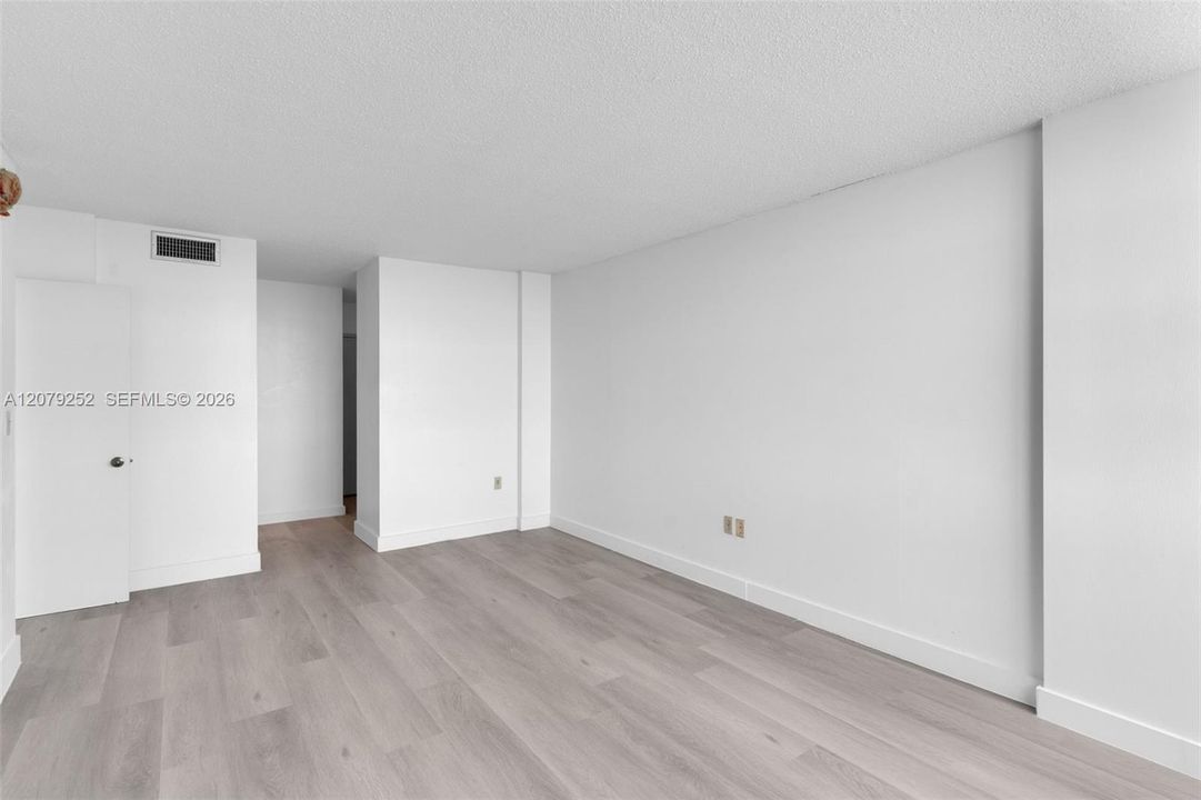For Rent: $3,100 (2 beds, 2 baths, 1124 Square Feet)