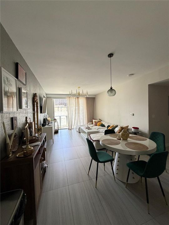 En Renta: $3,950 (2 camas, 2 baños, 933 Pies cuadrados)