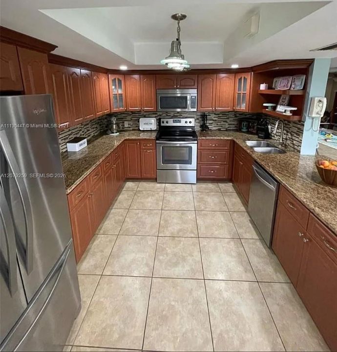 На продажу: $385,000 (2 спален, 1 ванн, 1360 Квадратных фут)