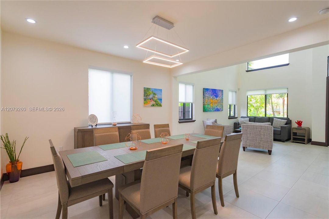 En Venta: $1,895,000 (4 camas, 3 baños, 2646 Pies cuadrados)