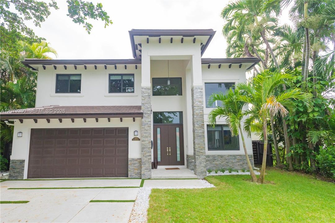 En Venta: $1,895,000 (4 camas, 3 baños, 2646 Pies cuadrados)