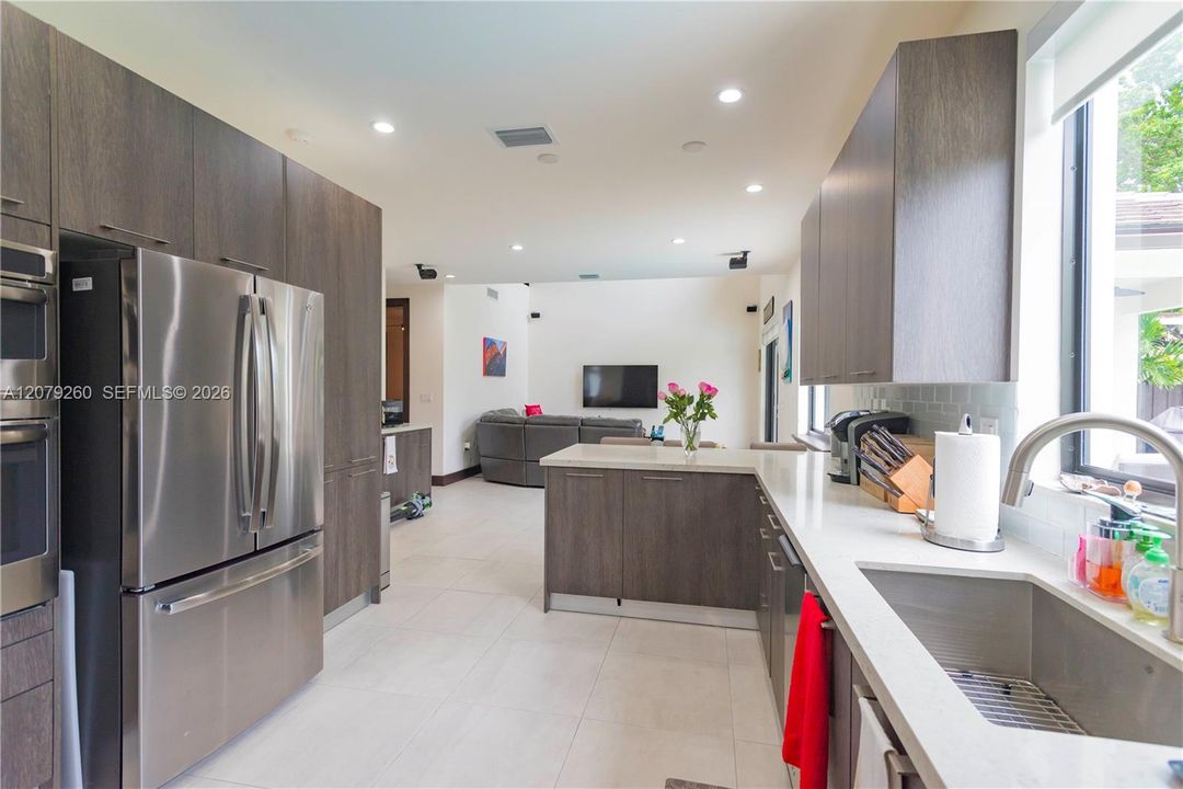En Venta: $1,895,000 (4 camas, 3 baños, 2646 Pies cuadrados)