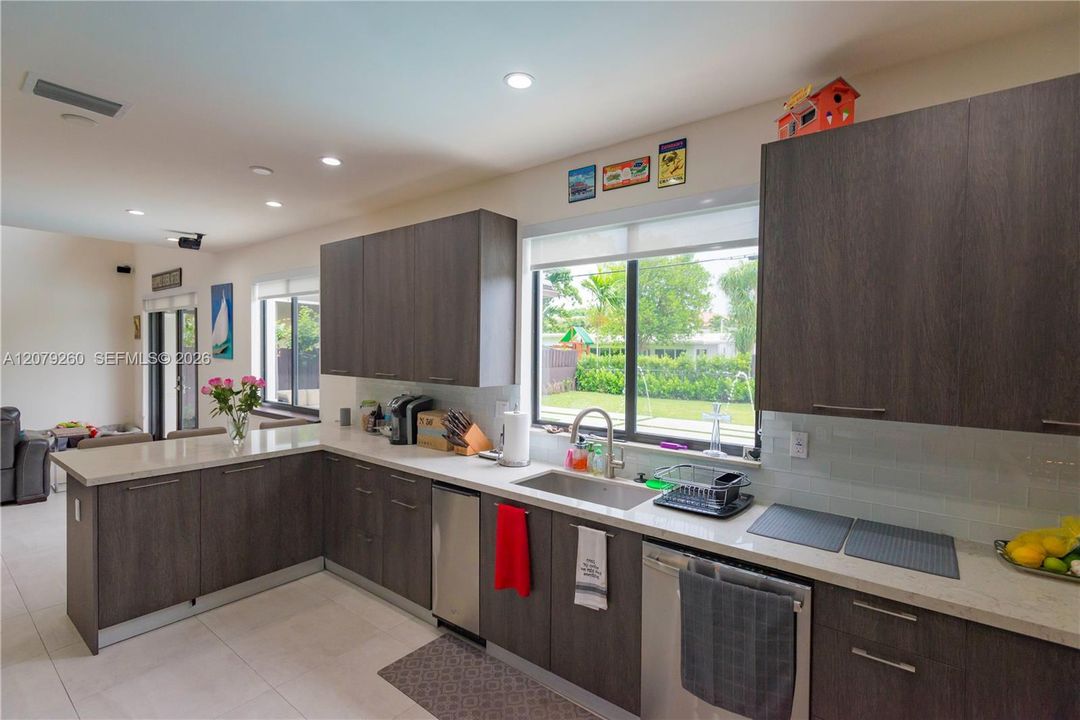 En Venta: $1,895,000 (4 camas, 3 baños, 2646 Pies cuadrados)