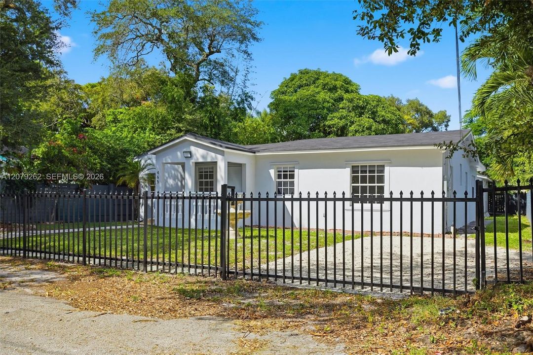 For Rent: $3,400 (3 beds, 2 baths, 1700 Square Feet)