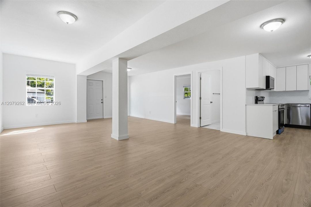 For Rent: $3,400 (3 beds, 2 baths, 1700 Square Feet)