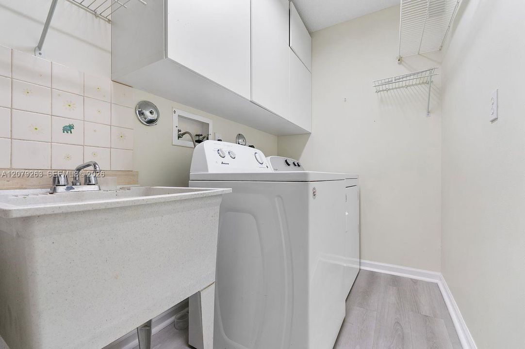 В аренду: $4,300 (4 спален, 2 ванн, 2491 Квадратных фут)
