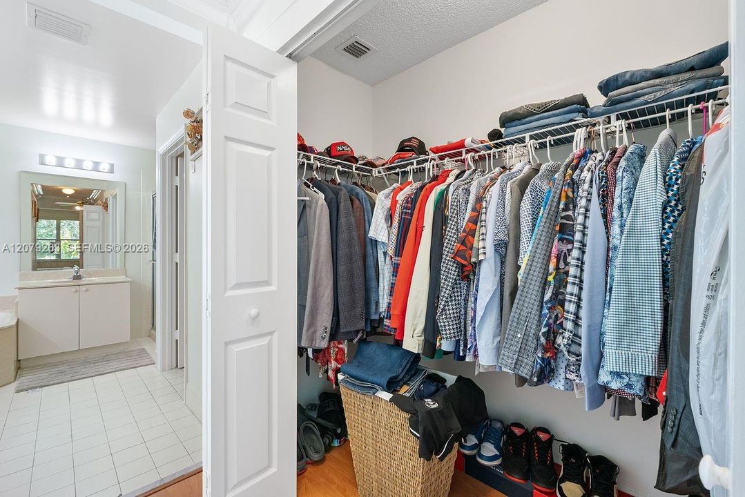 В аренду: $4,300 (4 спален, 2 ванн, 2491 Квадратных фут)