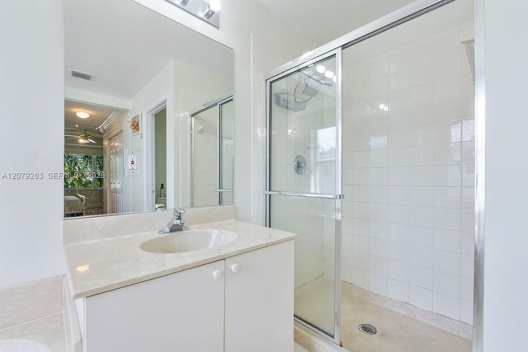 В аренду: $4,300 (4 спален, 2 ванн, 2491 Квадратных фут)