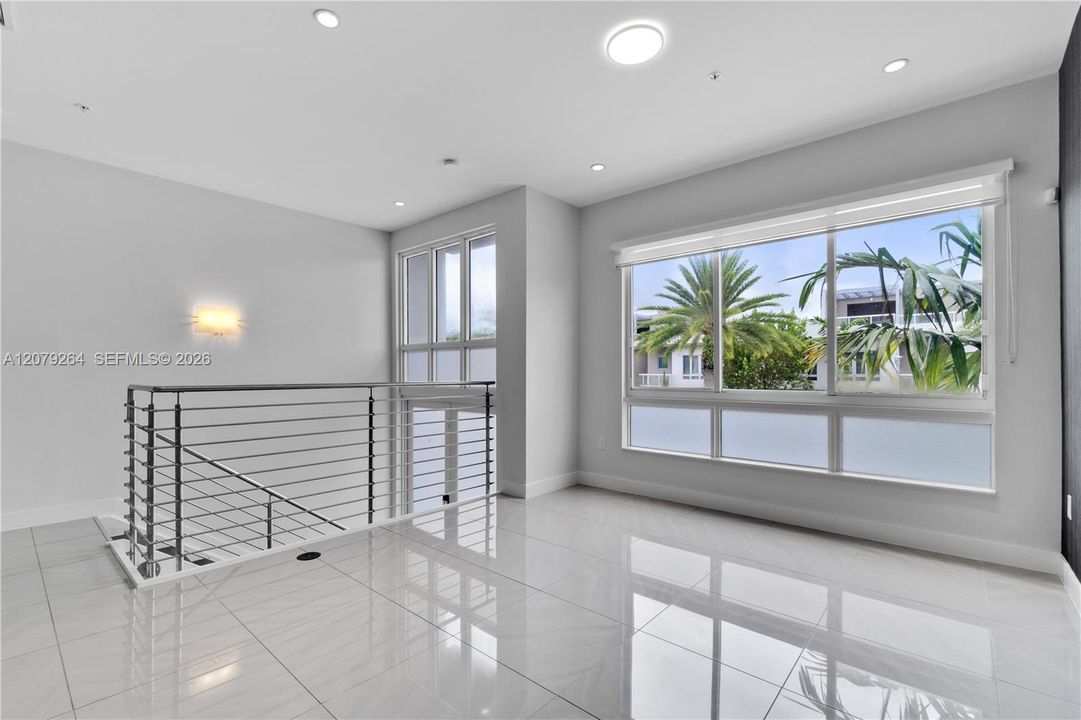 En Venta: $896,000 (3 camas, 4 baños, 2399 Pies cuadrados)