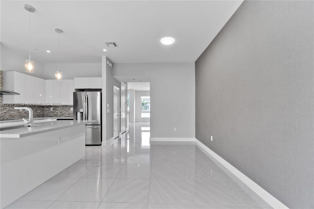 En Venta: $896,000 (3 camas, 4 baños, 2399 Pies cuadrados)