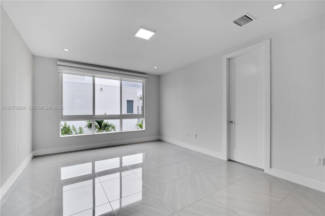 En Venta: $896,000 (3 camas, 4 baños, 2399 Pies cuadrados)