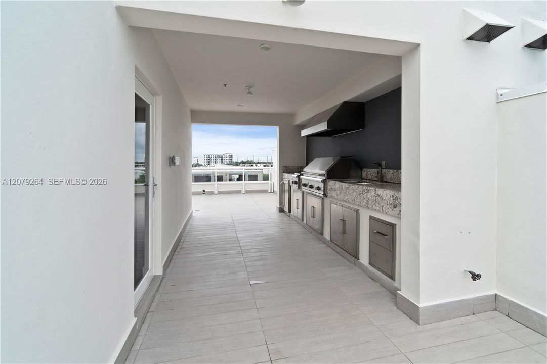 En Venta: $896,000 (3 camas, 4 baños, 2399 Pies cuadrados)