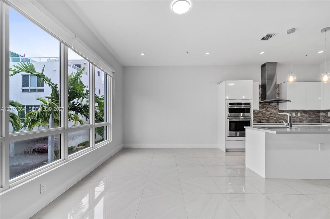 En Venta: $896,000 (3 camas, 4 baños, 2399 Pies cuadrados)