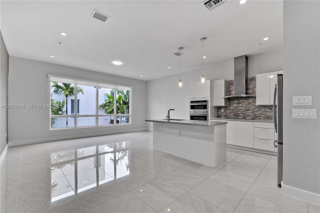 En Venta: $896,000 (3 camas, 4 baños, 2399 Pies cuadrados)