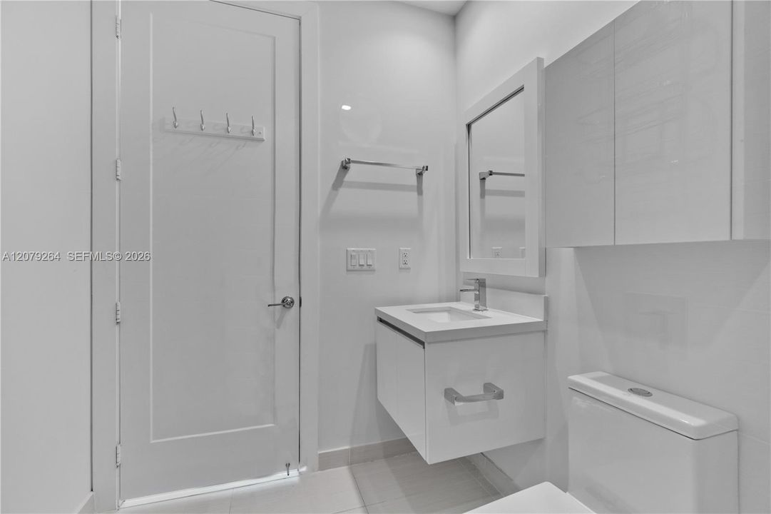 En Venta: $896,000 (3 camas, 4 baños, 2399 Pies cuadrados)