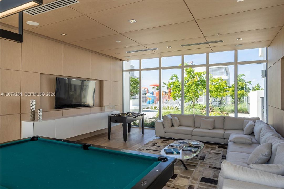 En Venta: $896,000 (3 camas, 4 baños, 2399 Pies cuadrados)