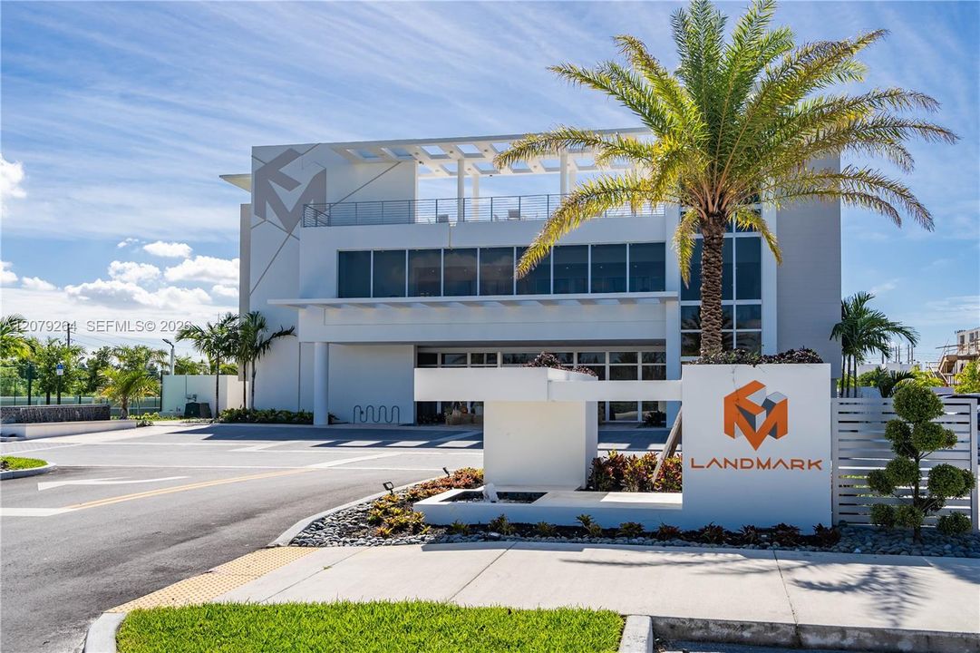 En Venta: $896,000 (3 camas, 4 baños, 2399 Pies cuadrados)