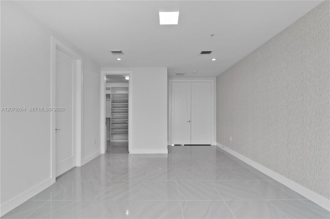 En Venta: $896,000 (3 camas, 4 baños, 2399 Pies cuadrados)