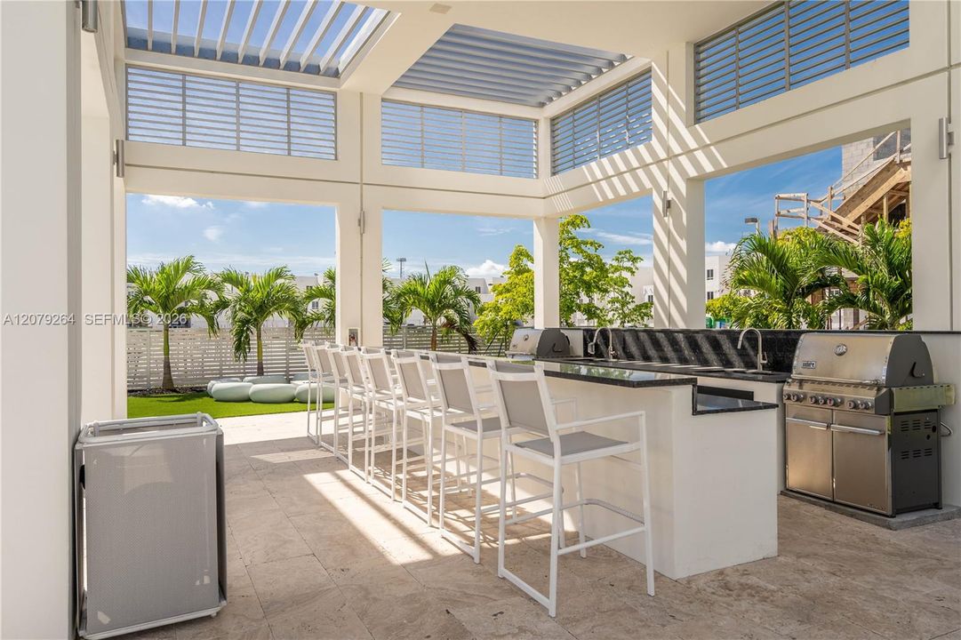 En Venta: $896,000 (3 camas, 4 baños, 2399 Pies cuadrados)