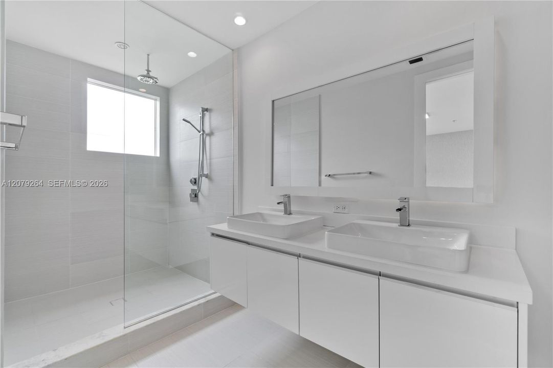 En Venta: $896,000 (3 camas, 4 baños, 2399 Pies cuadrados)