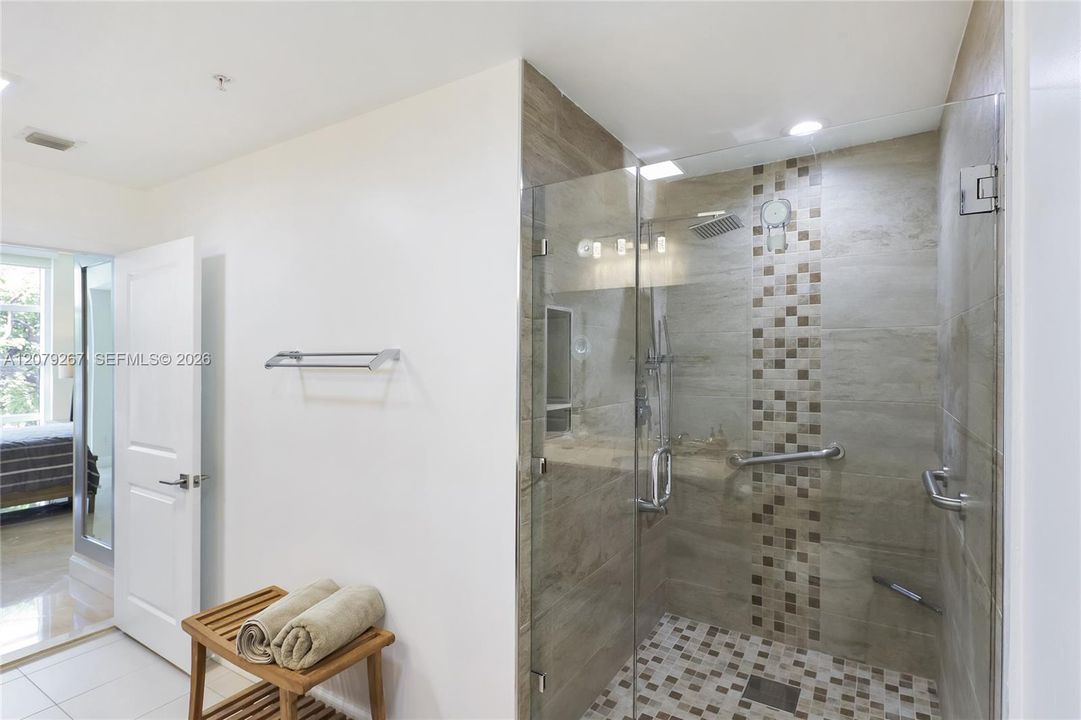 В аренду: $5,500 (2 спален, 2 ванн, 1112 Квадратных фут)