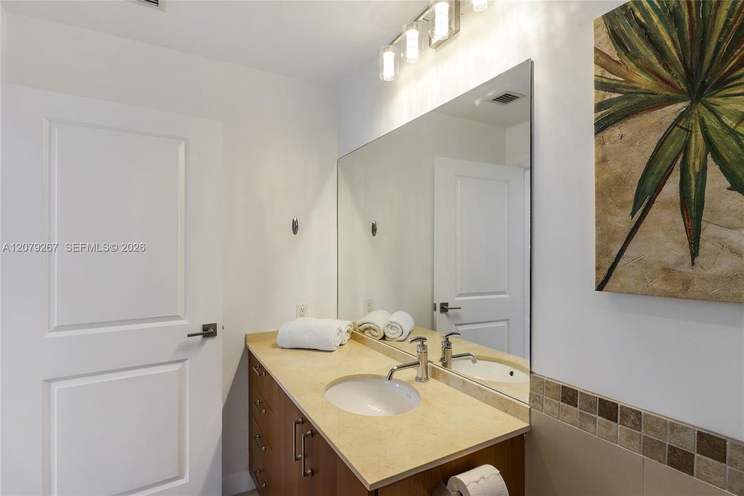В аренду: $5,500 (2 спален, 2 ванн, 1112 Квадратных фут)