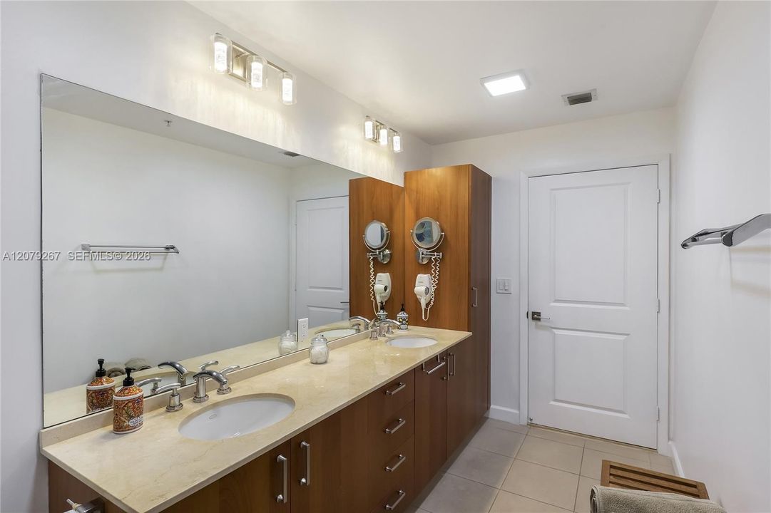 В аренду: $5,500 (2 спален, 2 ванн, 1112 Квадратных фут)