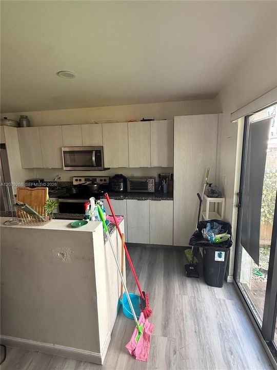 For Sale: $380,000 (3 beds, 2 baths, 1253 Square Feet)