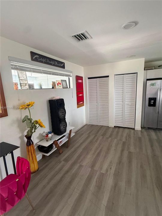 For Sale: $380,000 (3 beds, 2 baths, 1253 Square Feet)
