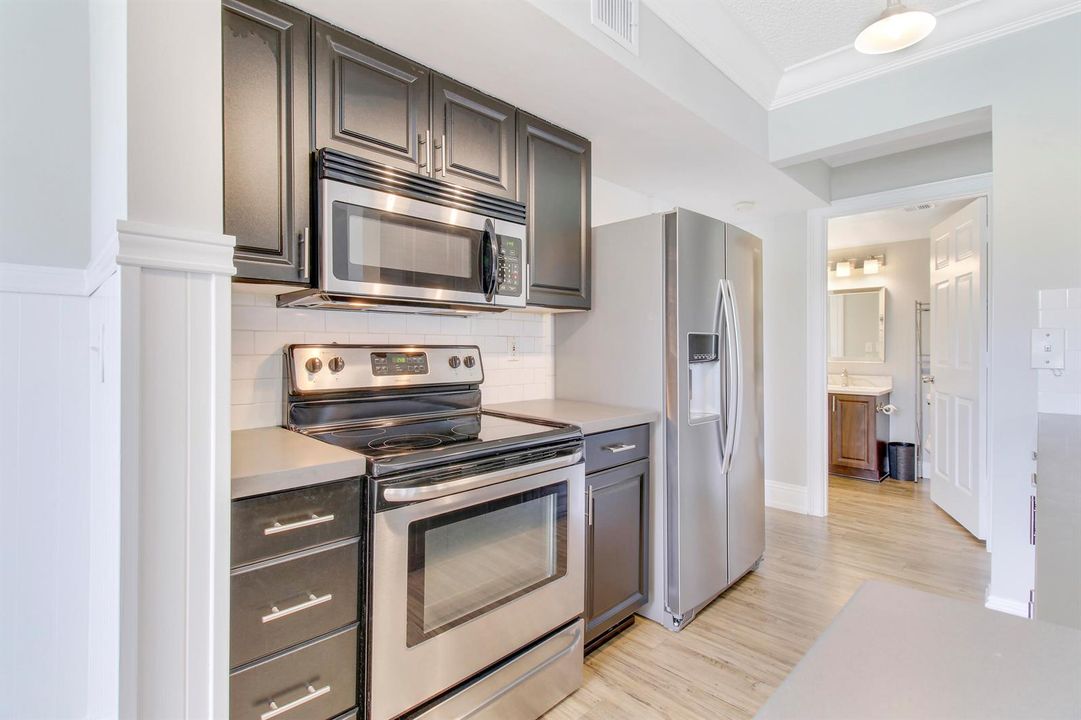 Kitchen With SS Applicances