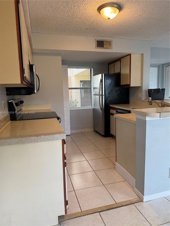 For Rent: $1,700 (1 beds, 1 baths, 754 Square Feet)