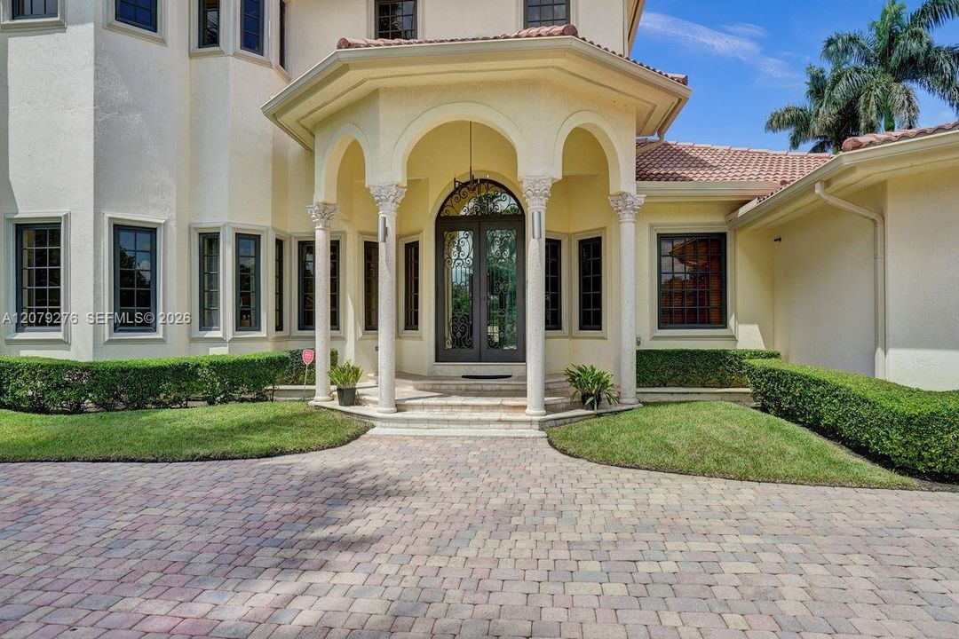 For Sale: $2,285,000 (5 beds, 5 baths, 5025 Square Feet)