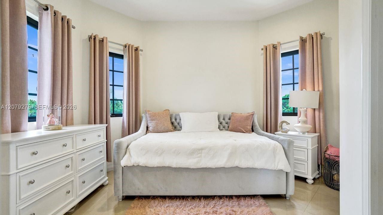 For Sale: $2,285,000 (5 beds, 5 baths, 5025 Square Feet)