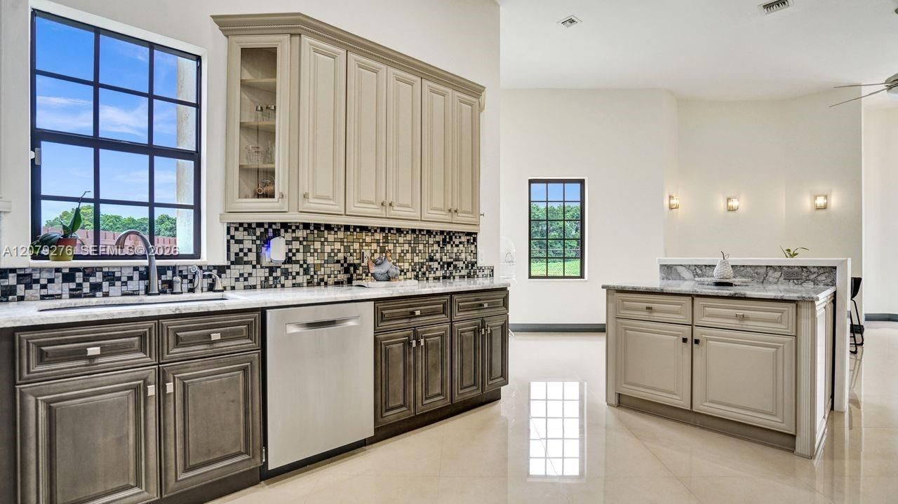 For Sale: $2,285,000 (5 beds, 5 baths, 5025 Square Feet)