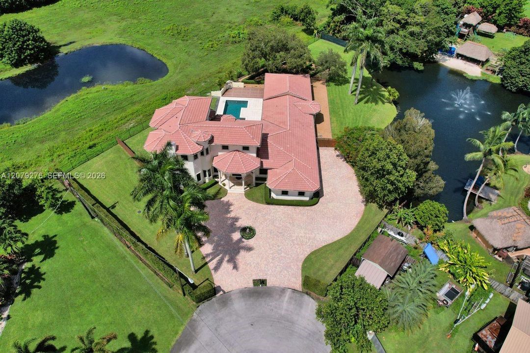 For Sale: $2,285,000 (5 beds, 5 baths, 5025 Square Feet)