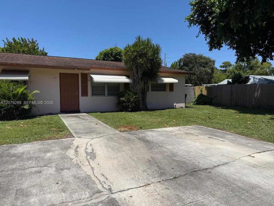 For Rent: $2,400 (3 beds, 1 baths, 1960 Square Feet)