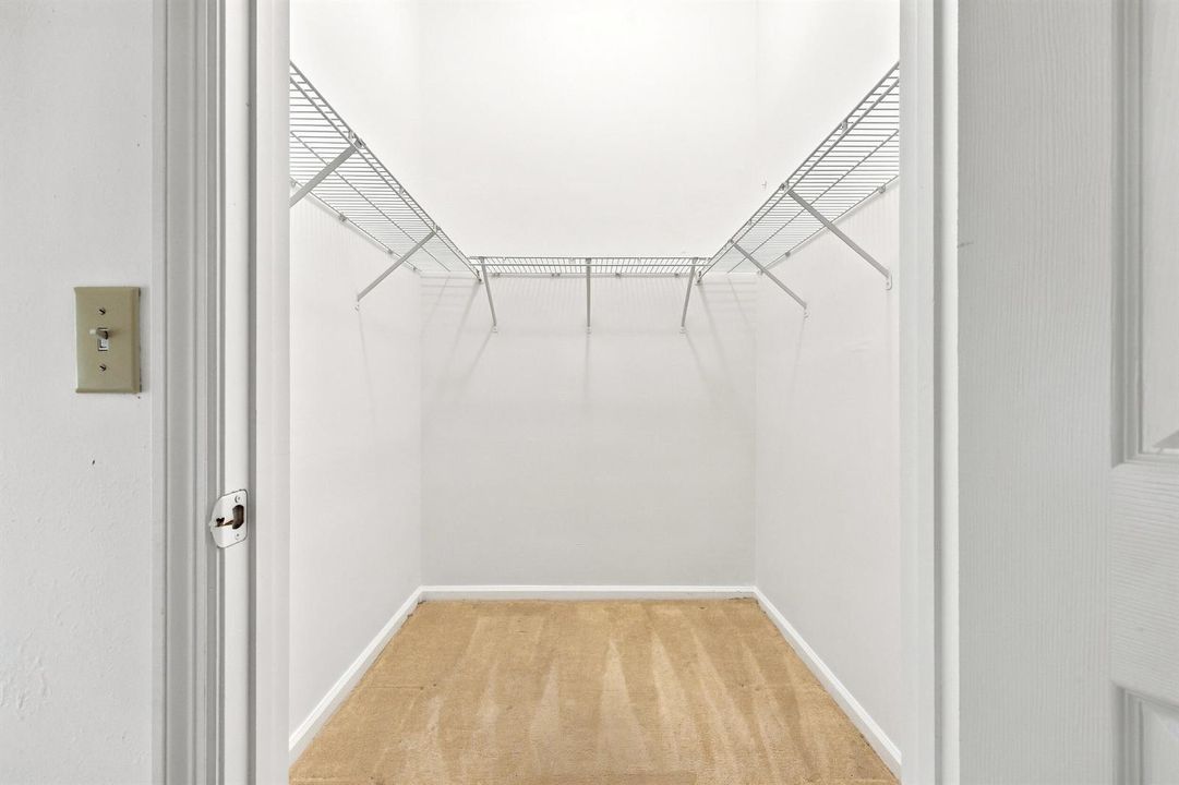 Walk-in Closet
