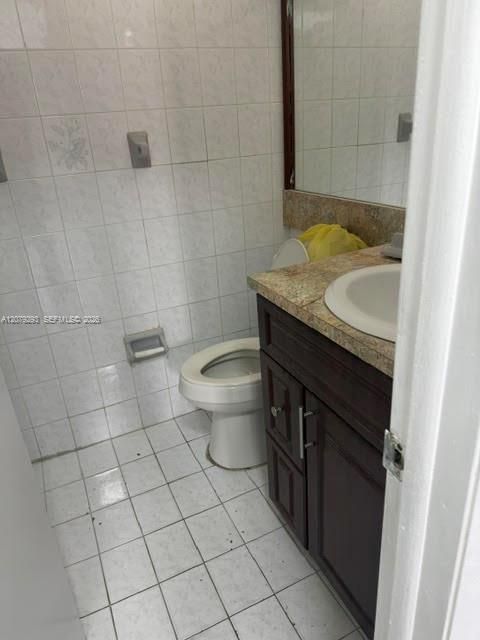 For Rent: $3,200 (3 beds, 2 baths, 1121 Square Feet)