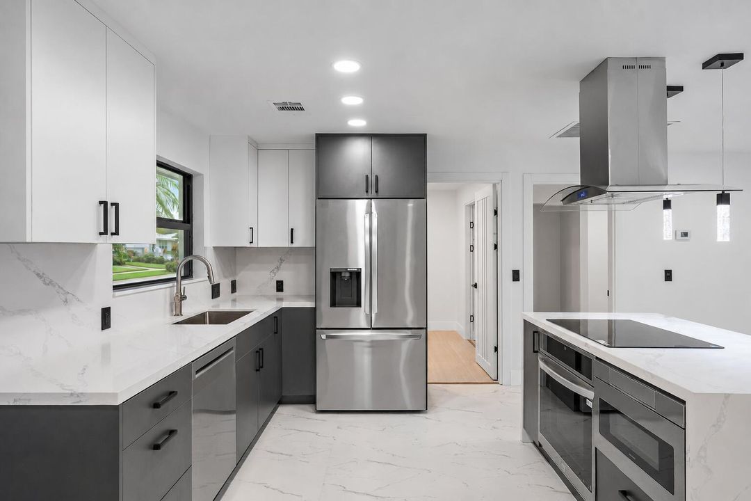 360 Saturn Ave