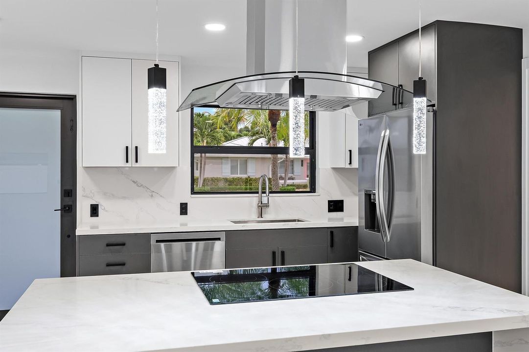 360 Saturn Ave-21
