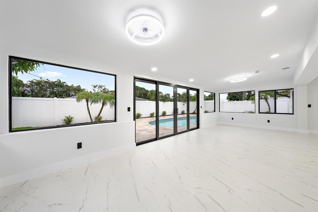 360 Saturn Ave-25