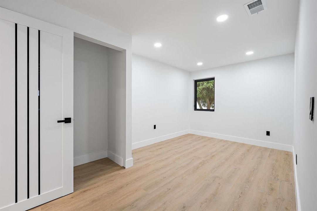 360 Saturn Ave-27