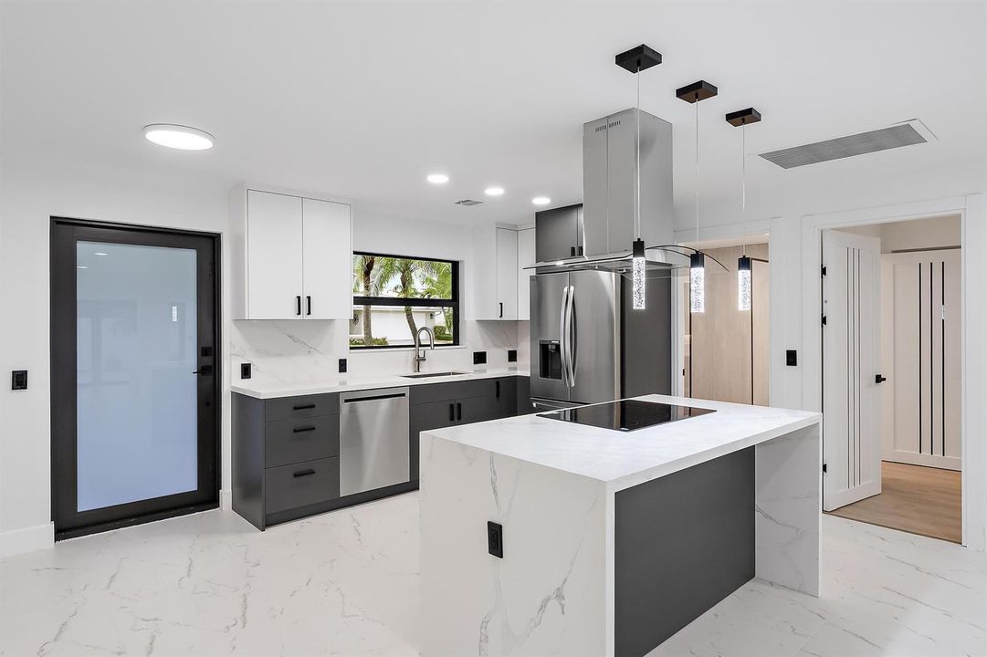 360 Saturn Ave-20
