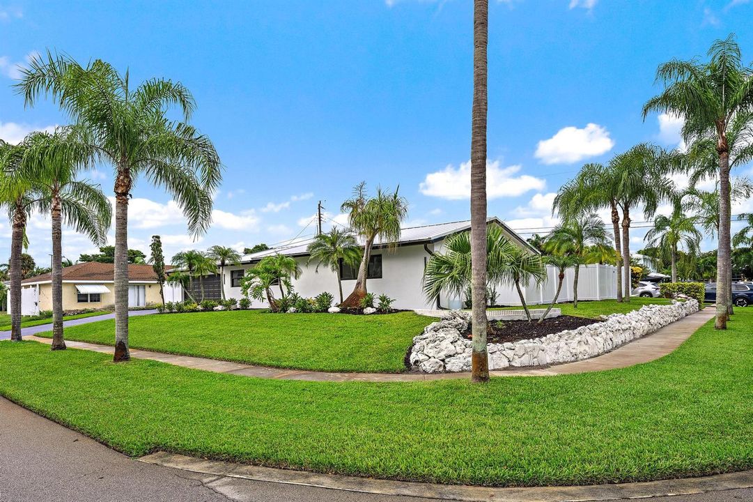 360 Saturn Ave-17