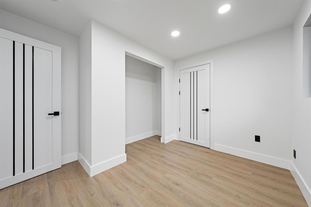 360 Saturn Ave-4