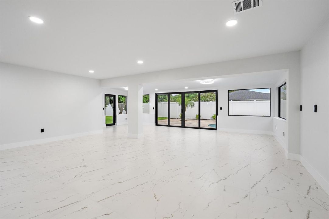 360 Saturn Ave-24
