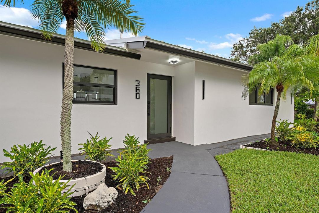 360 Saturn Ave-18