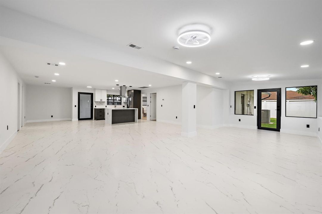 360 Saturn Ave-28