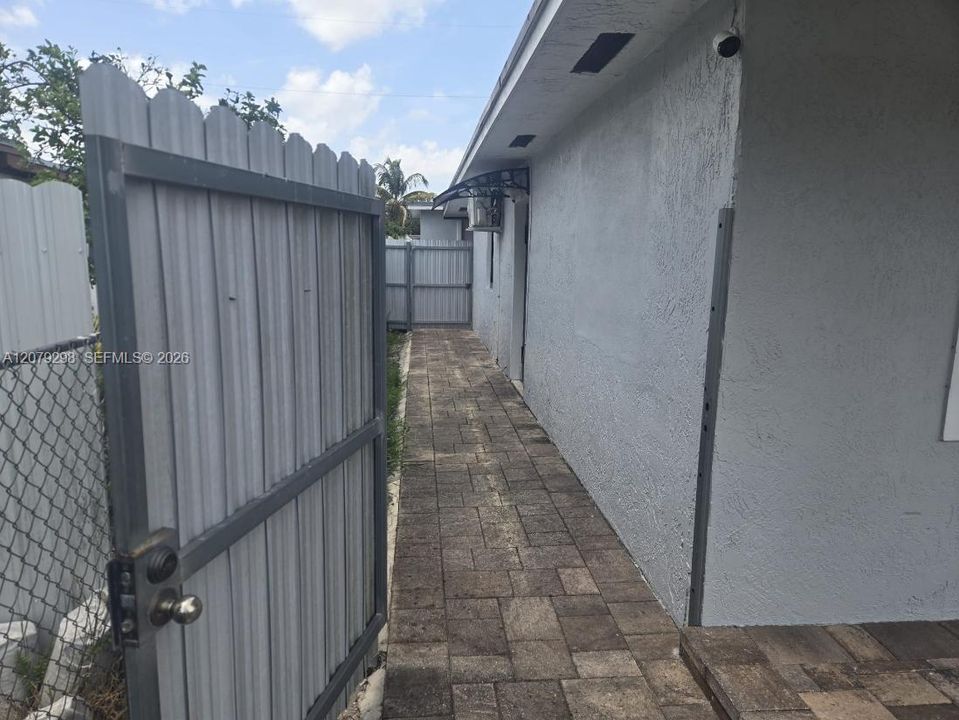 В аренду: $1,100 (1 спален, 1 ванн, 1344 Квадратных фут)