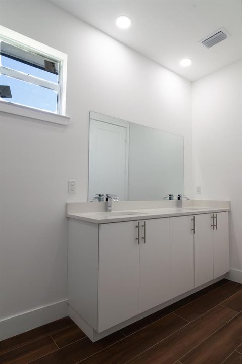 2nd full Bathroom